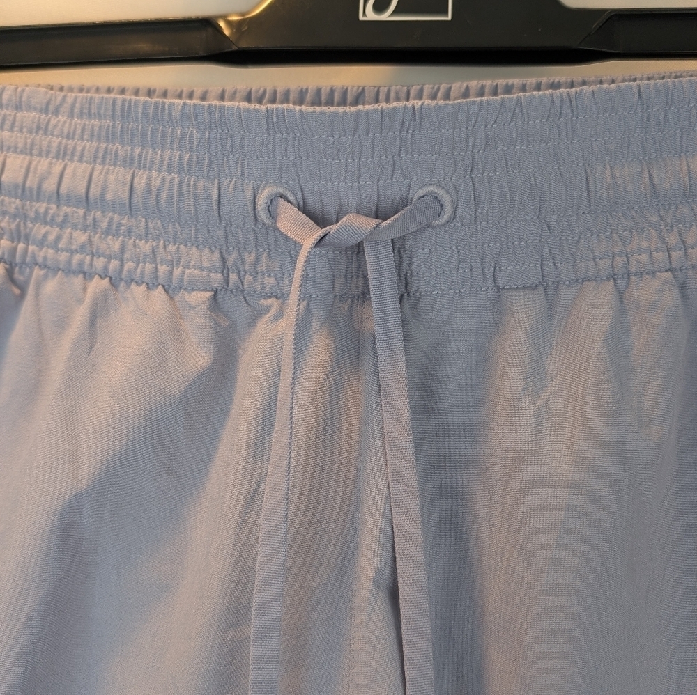 Lululemon Spring Break Away Short *4-way Stretch 3" size 8 in EUC - Picture 8 of 11